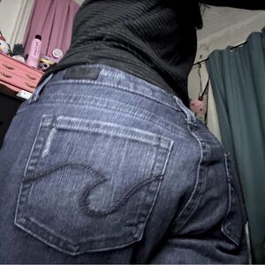 Y2K LOWRISE SLIGHTLY BOOTCUT

Size: size 29, low rise, can also fit a 28.